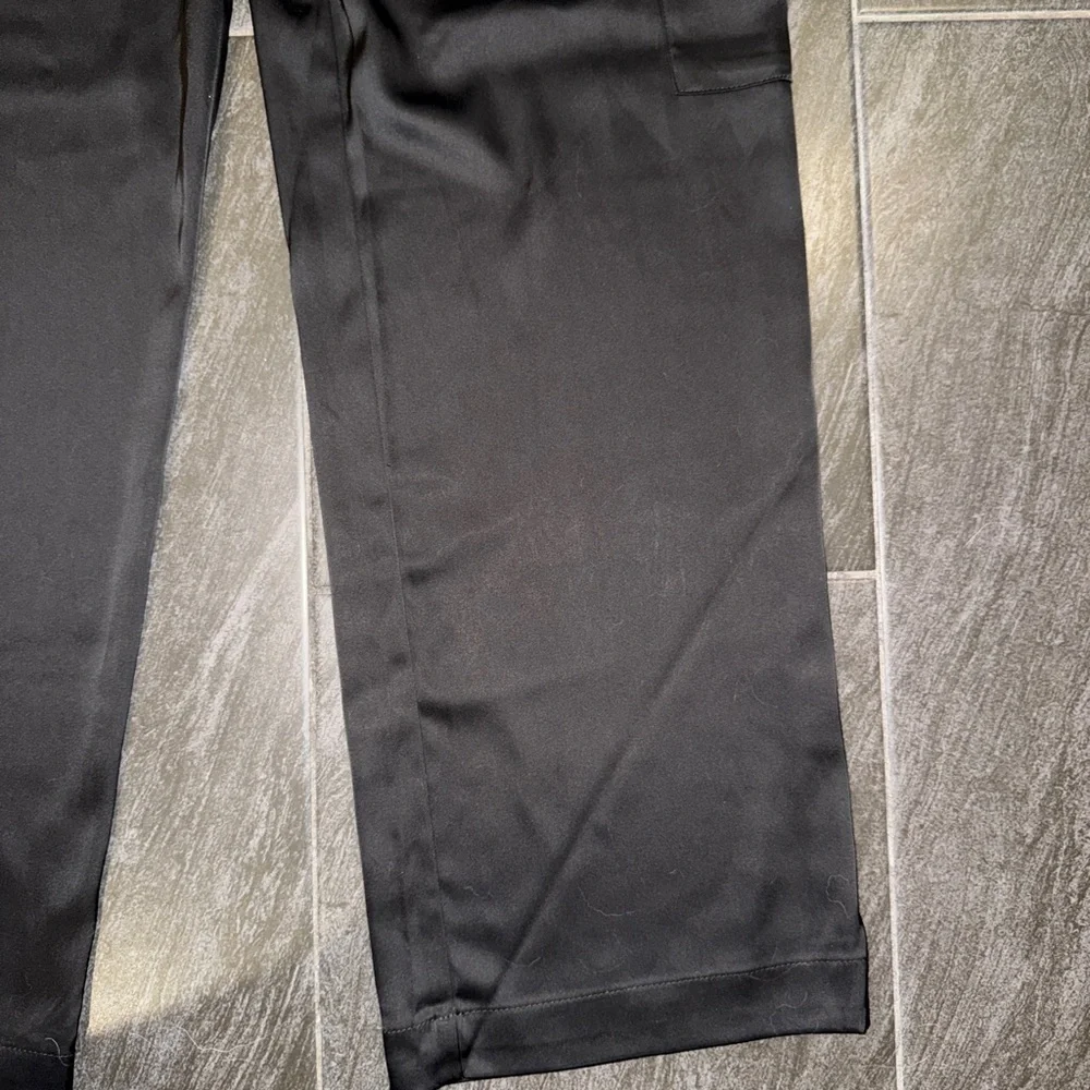 DKNY Woman’s Black Cargo Pants - Picture 3 of 15